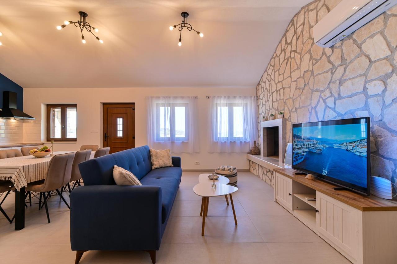 Villa Rudini With Heated Pool Okrug Gornji Exteriör bild