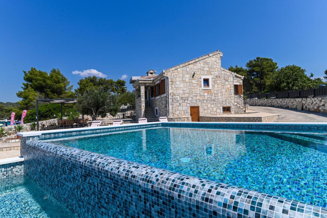 Villa Rudini With Heated Pool Okrug Gornji Exteriör bild