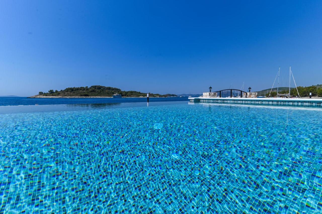 Villa Rudini With Heated Pool Okrug Gornji Exteriör bild