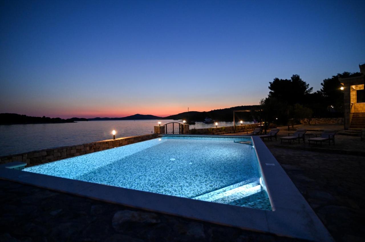 Villa Rudini With Heated Pool Okrug Gornji Exteriör bild