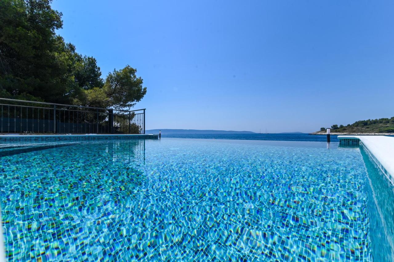 Villa Rudini With Heated Pool Okrug Gornji Exteriör bild