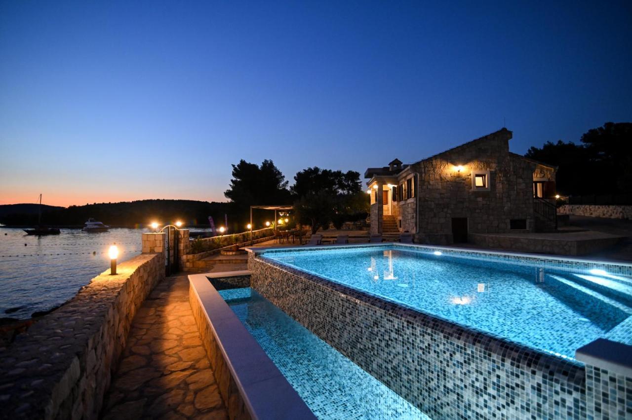Villa Rudini With Heated Pool Okrug Gornji Exteriör bild