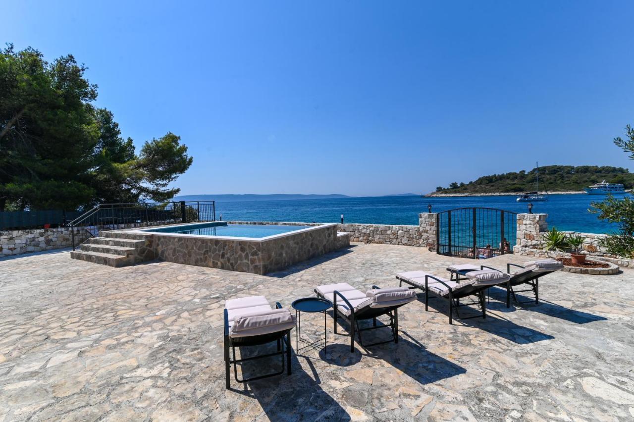 Villa Rudini With Heated Pool Okrug Gornji Exteriör bild